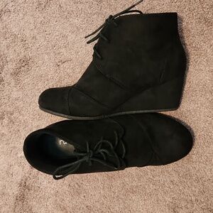 Worn once wedge booti